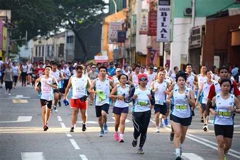  Der Kuala Lumpur Marathon: Ein 42,195 km langer Tanz durch die Hitze und ein Tribut an die Ausdauer von Bront Palarae